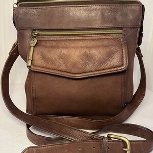 Vintage Fossil 75082 style Brown Leather Crossbody with Branded Patch